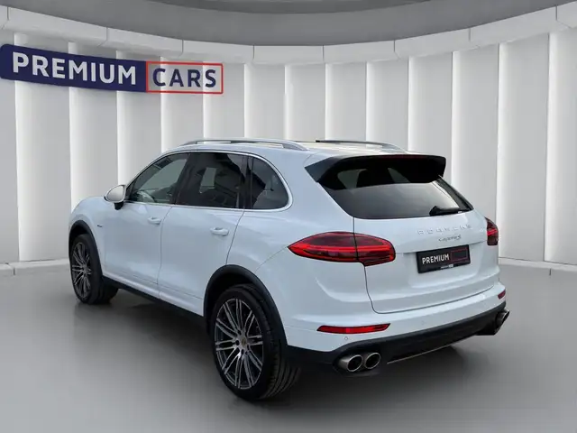Porsche Cayenne view 3