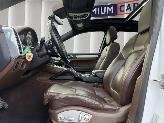 Porsche Cayenne view 10