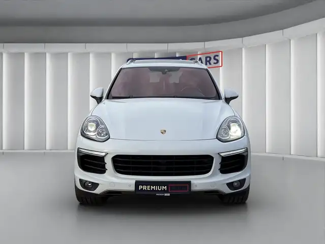 Porsche Cayenne view 8