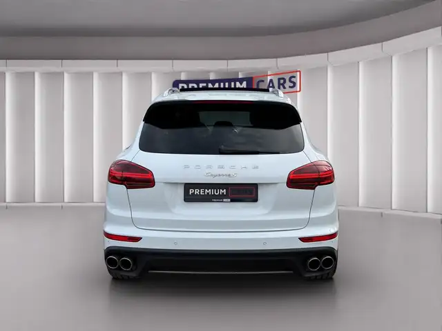 Porsche Cayenne view 4
