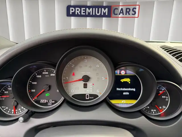 Porsche Cayenne view 13