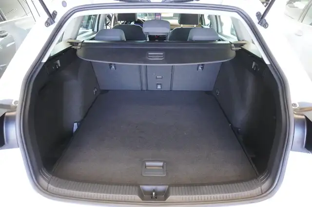 Volkswagen Golf view 10