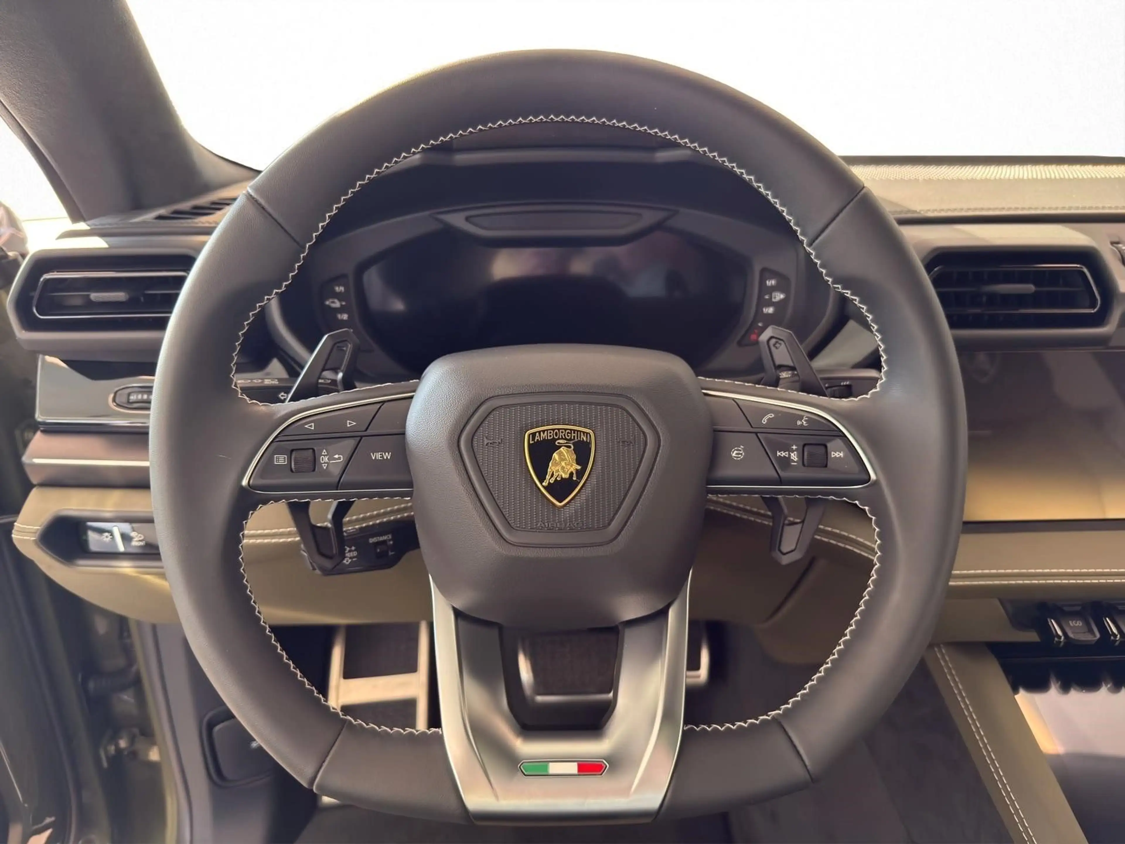 Lamborghini Urus 4.0 V8 PHEV SE — photo 13