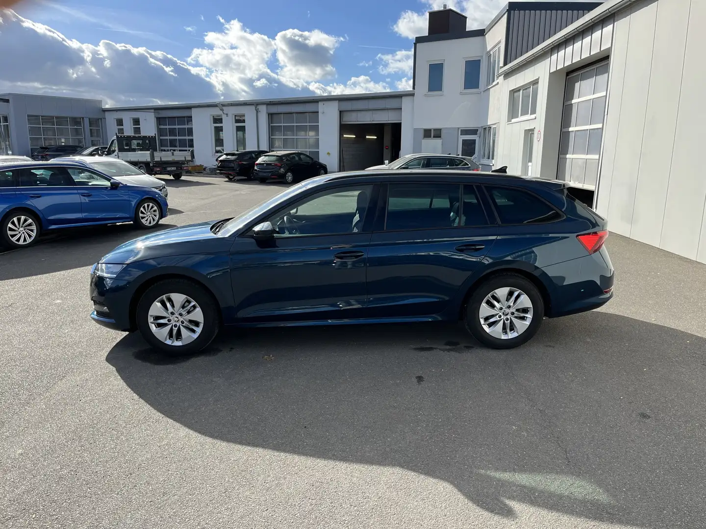 Skoda Octavia Combi 2.0 TDI Ambition 147€ m. 20% Anzahlung AHK Bleu - 2