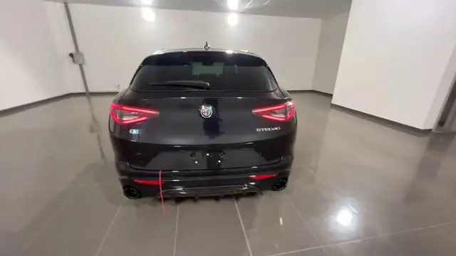 Alfa Romeo Stelvio view 13