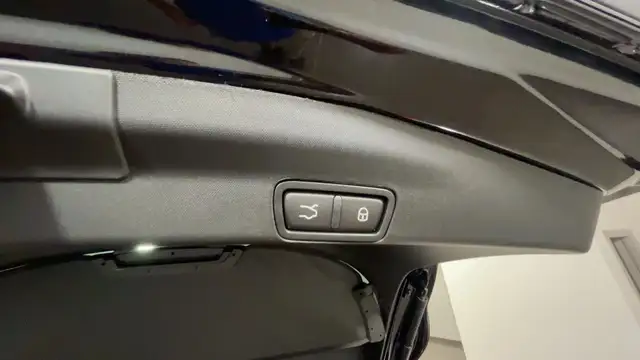 Alfa Romeo Stelvio view 8