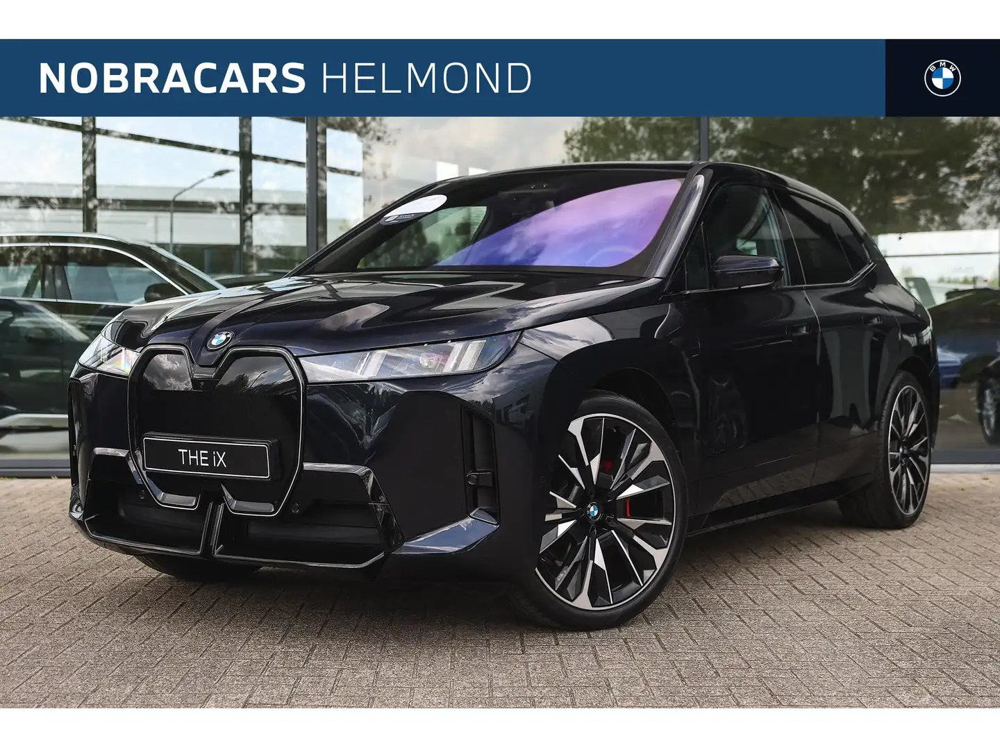 BMW iX xDrive45 M Sport / Panoramadak Sky Lounge / Trekha Zwart - 1