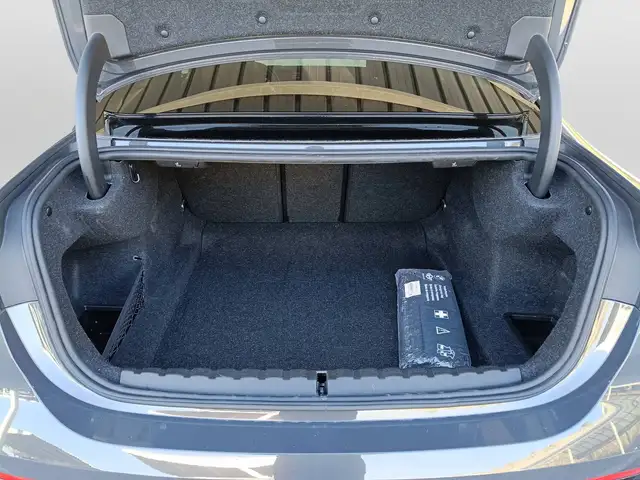 BMW 4 Series view 14