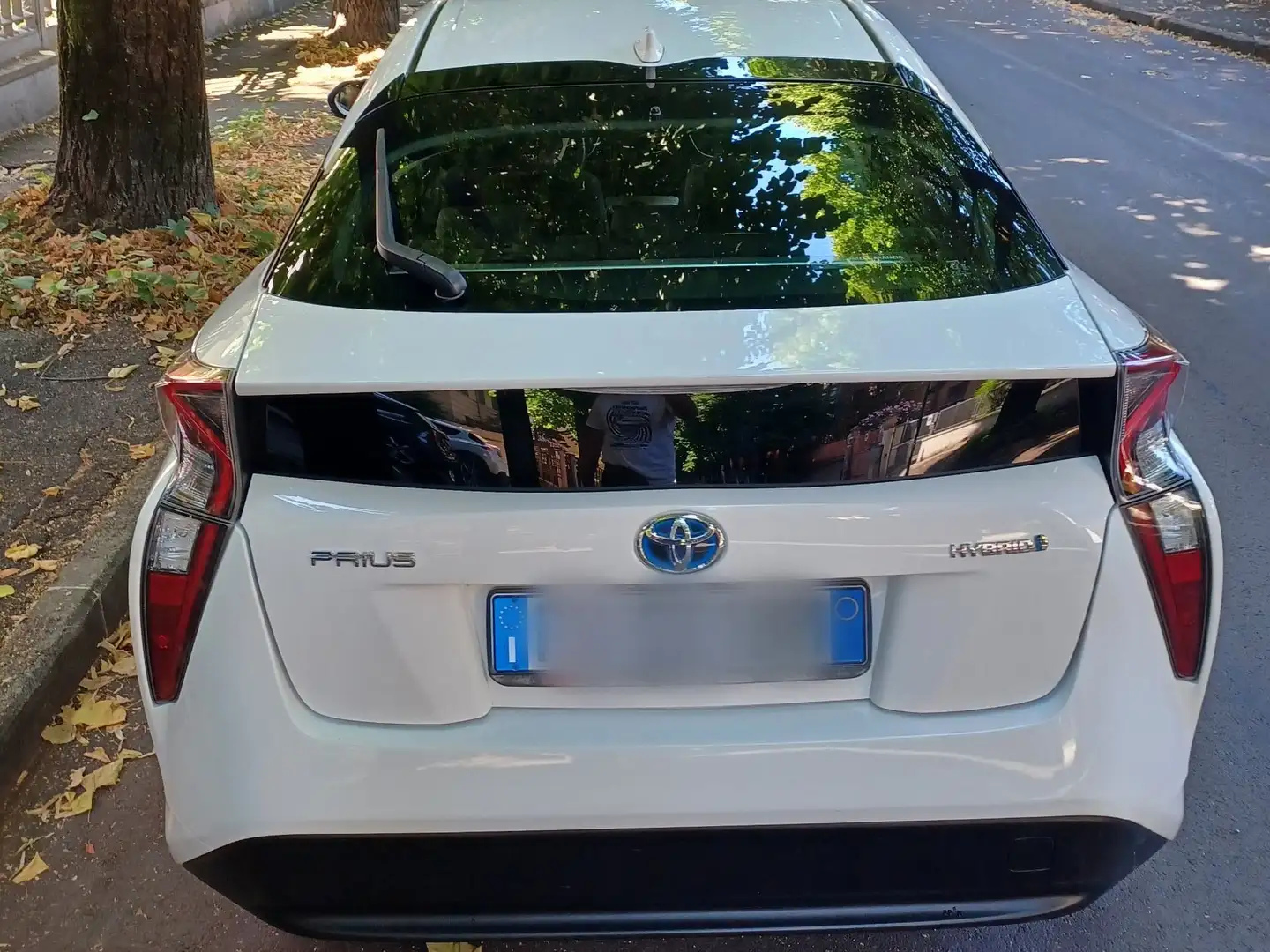 Toyota Prius 1.8 Active Bianco - 2