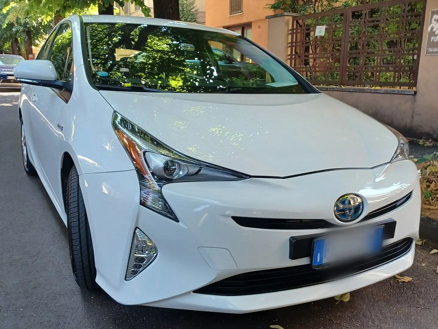 Toyota Prius 1.8 Active Bianco - 1