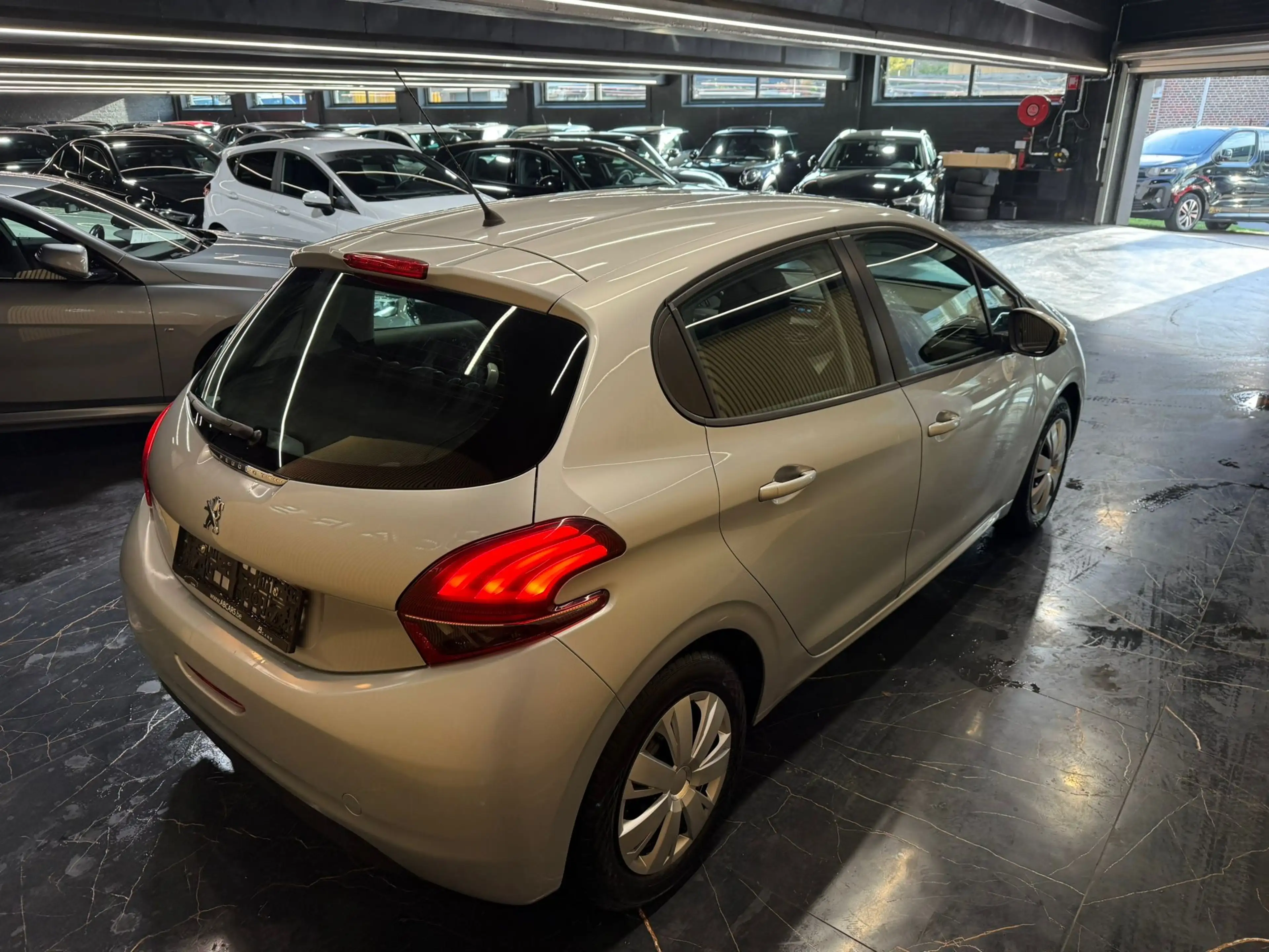 Peugeot 208 1.0I ** GARANTIE 12 MOIS ** — photo 3