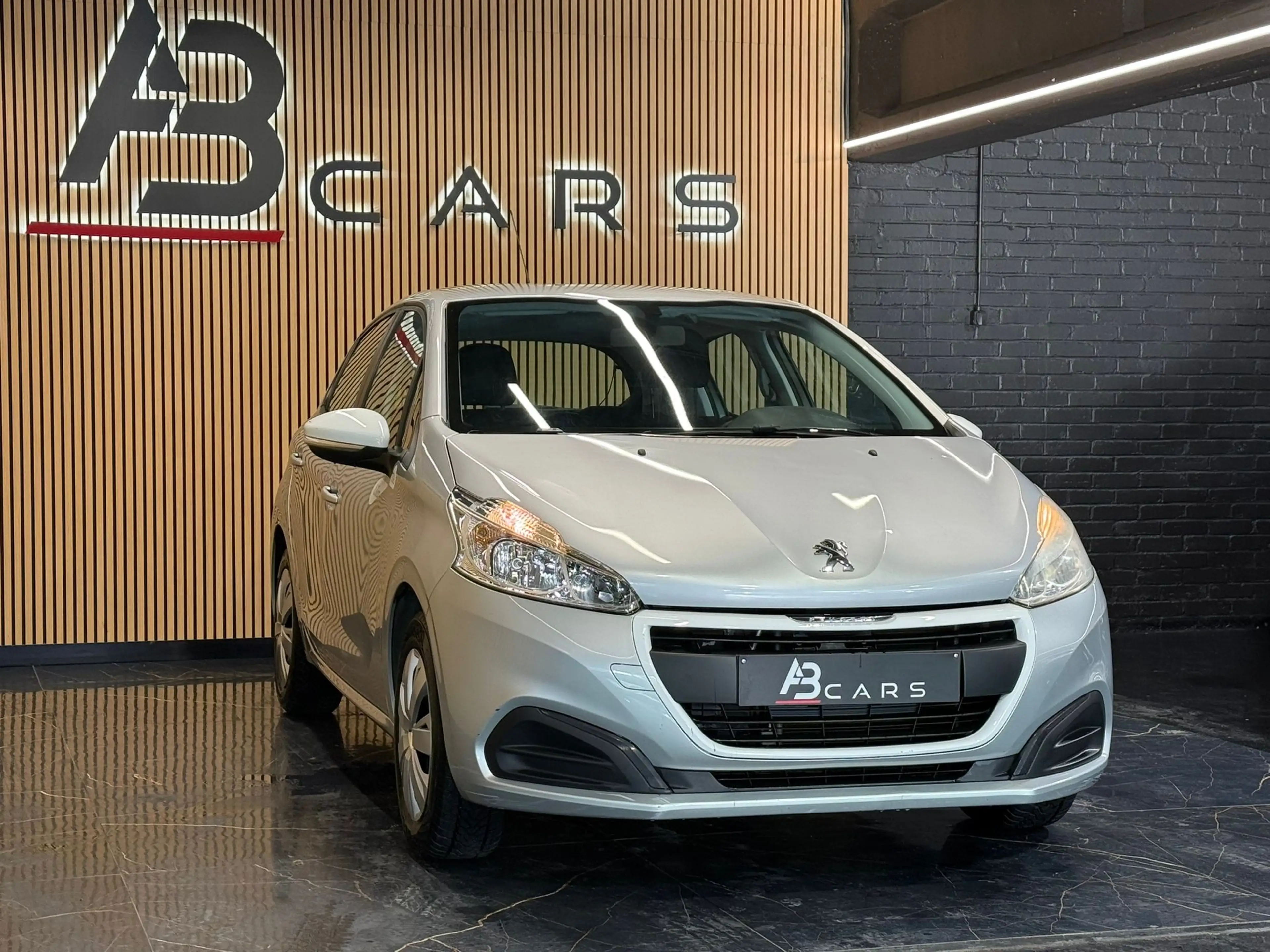 Peugeot 208 1.0I ** GARANTIE 12 MOIS ** — photo 4