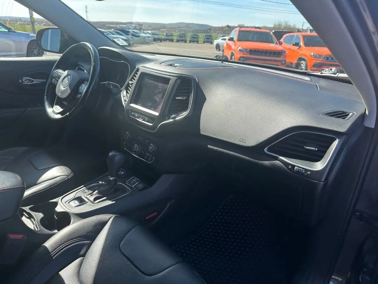 Jeep Cherokee снимка Jeep Cherokee