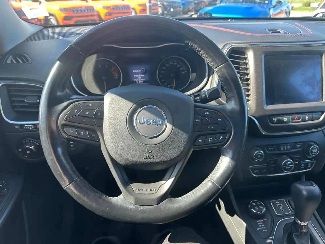 Jeep Cherokee снимка Jeep Cherokee