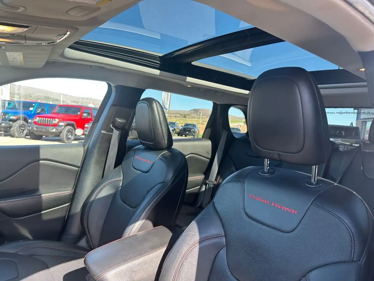 Jeep Cherokee снимка Jeep Cherokee