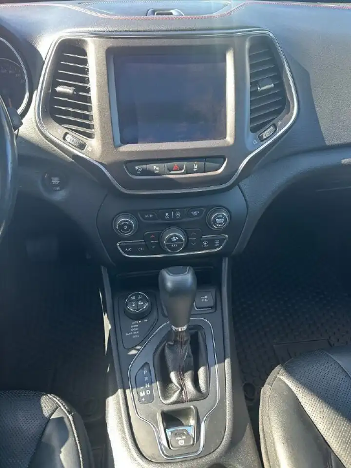 Jeep Cherokee снимка Jeep Cherokee