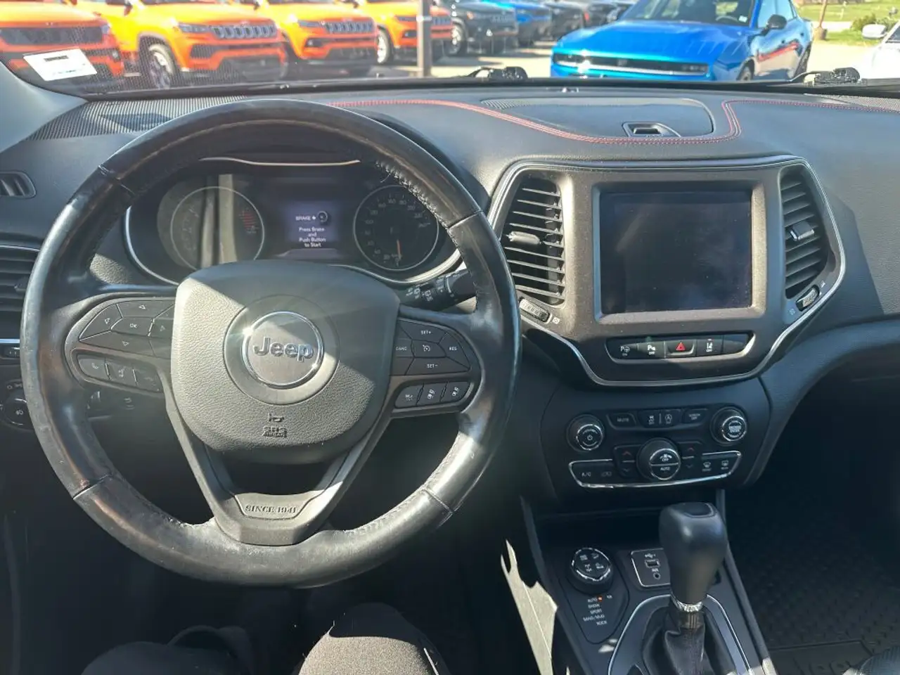 Jeep Cherokee снимка Jeep Cherokee