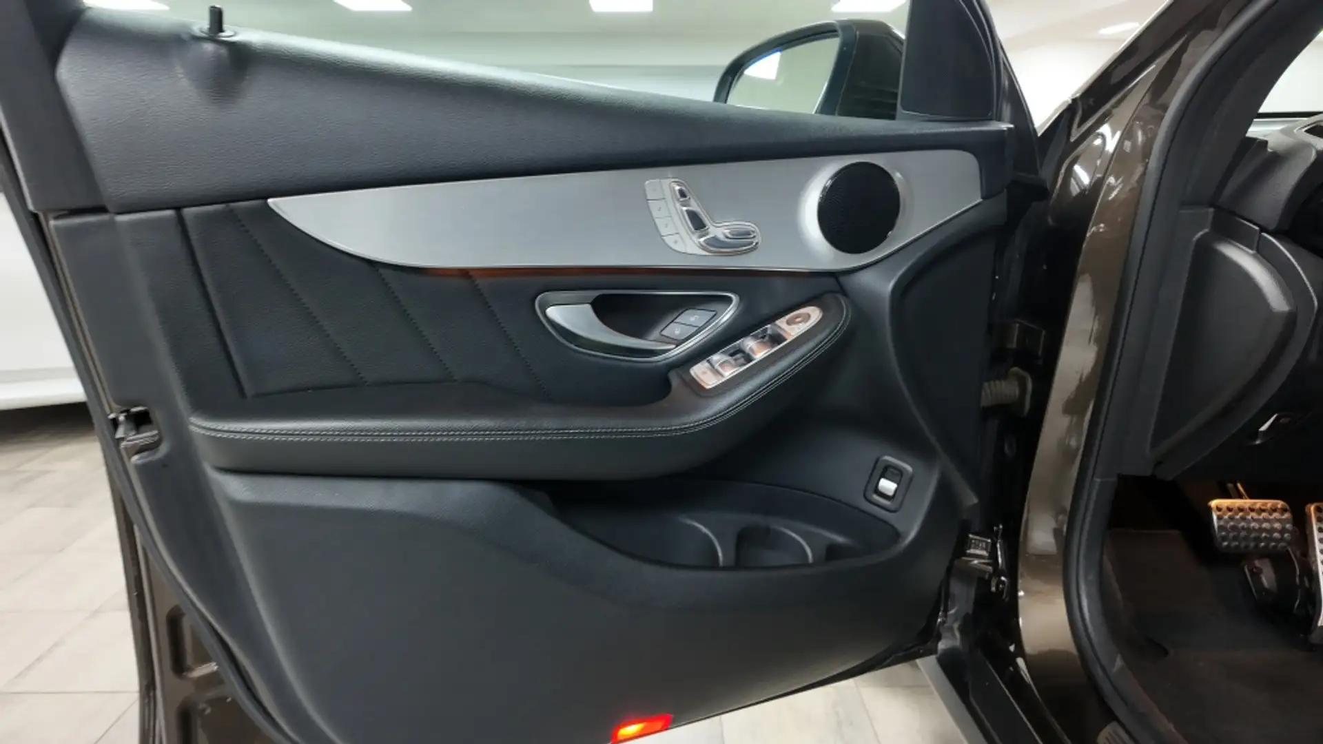 Volkswagen Touran 1.5 TSI EVO Sport DSG7 110kW Negro - 2