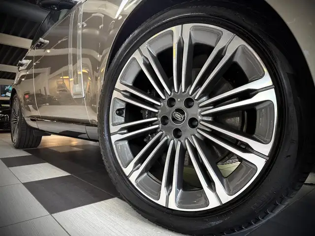 Land Rover Range Rover view 6