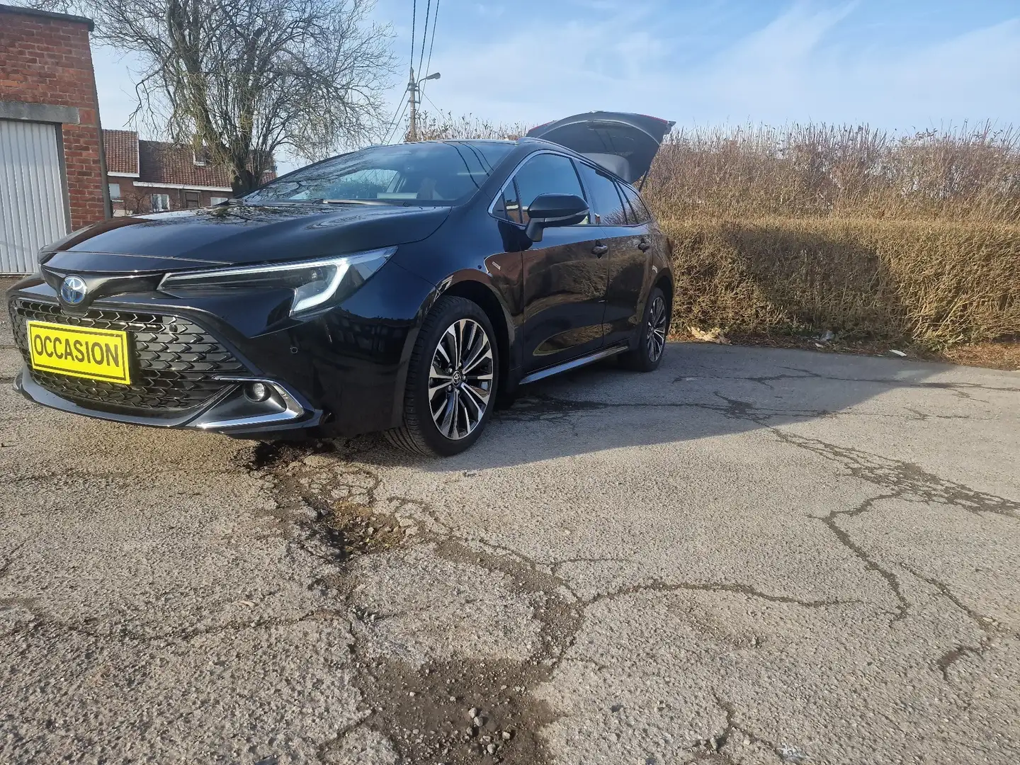 Toyota Corolla 1.8 Hybrid Dynamic Plus e-CVT Zwart - 1