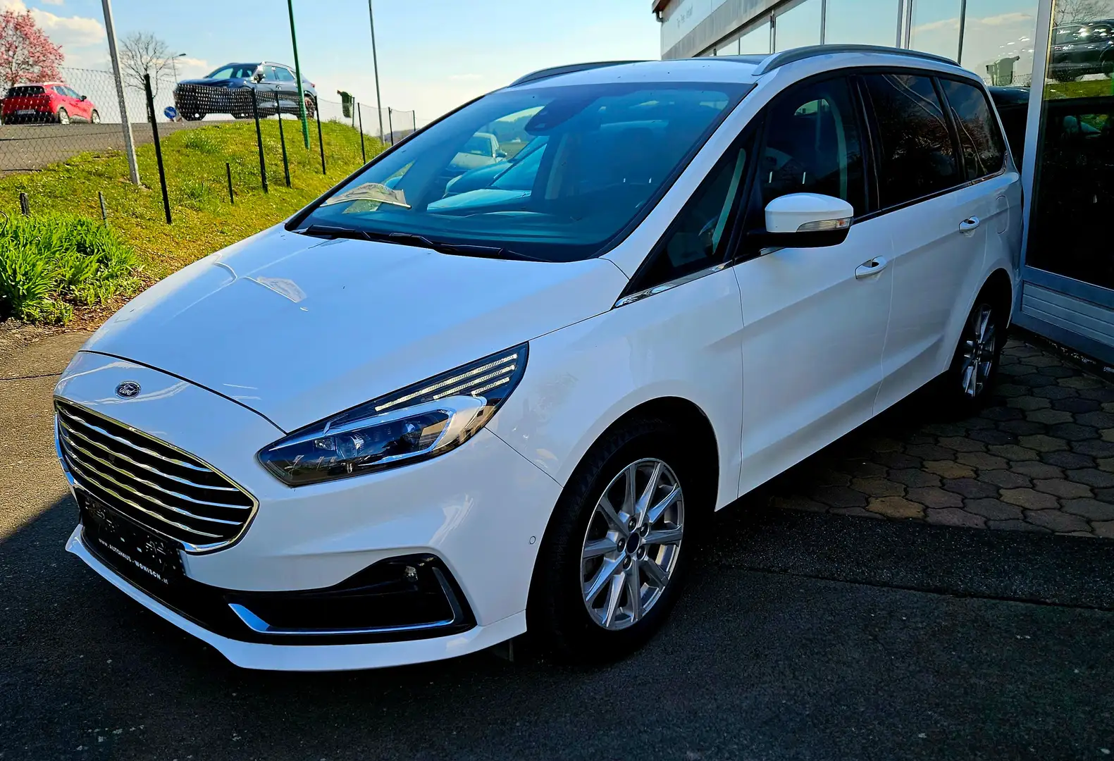 Ford Galaxy Hybrid Titanium Weiß - 2