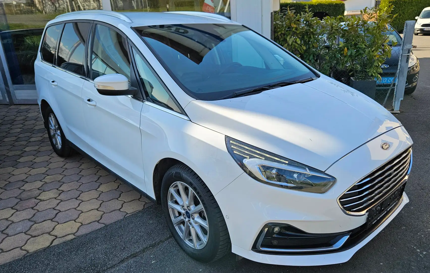 Ford Galaxy Hybrid Titanium Weiß - 1