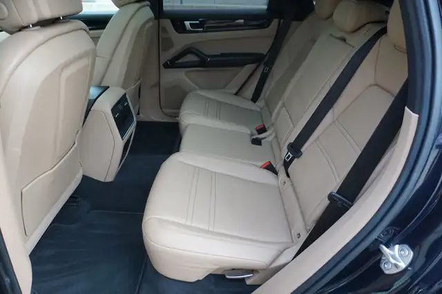 Porsche Cayenne view 11