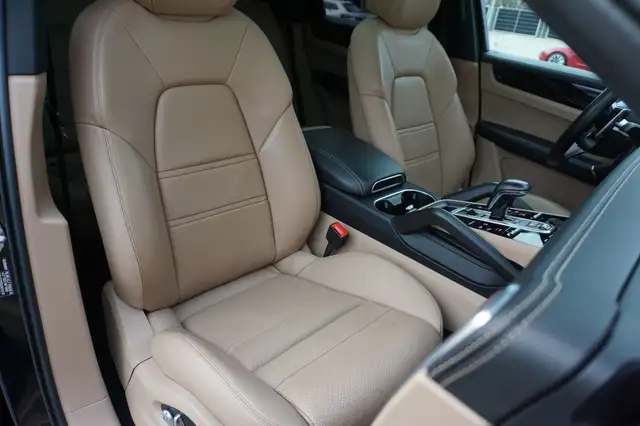 Porsche Cayenne view 12