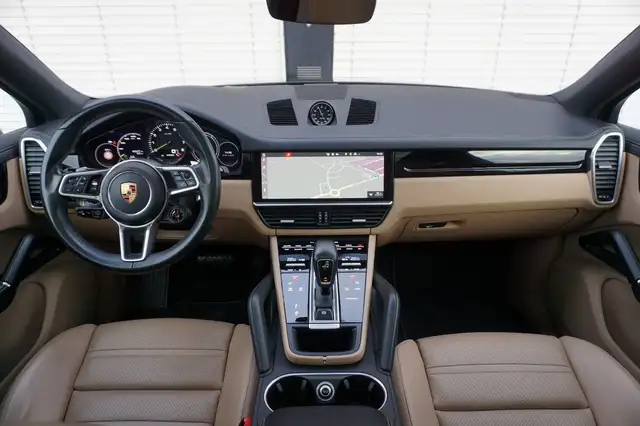 Porsche Cayenne view 13