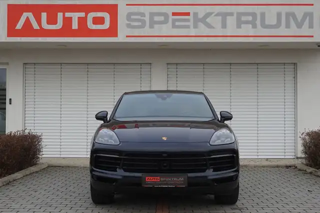 Porsche Cayenne view 8