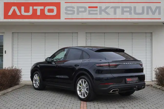 Porsche Cayenne view 3