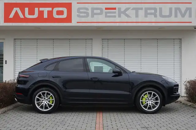 Porsche Cayenne view 6