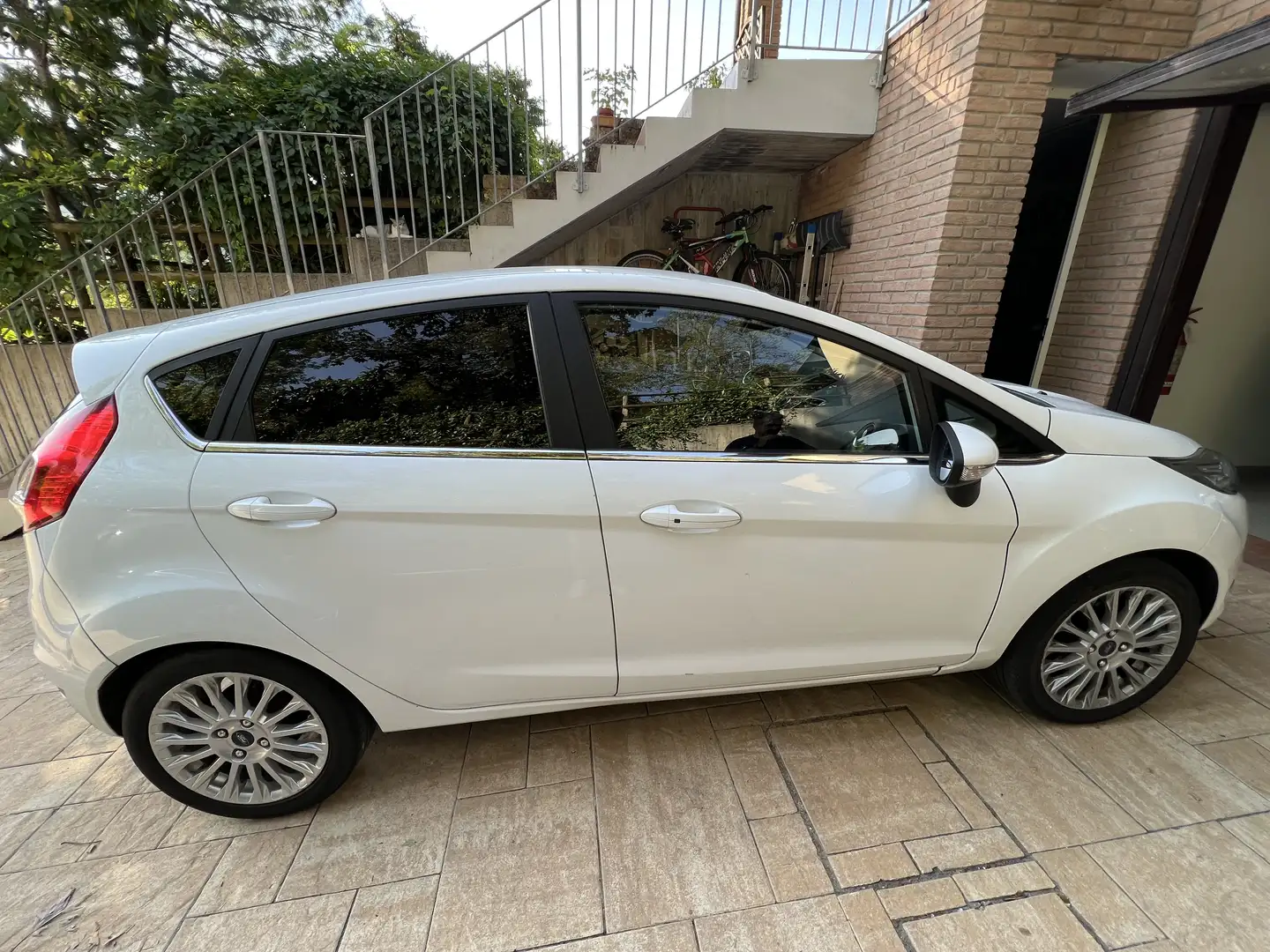 Ford Fiesta 5p 1.6 tdci Titanium 95cv neopatentati - 1