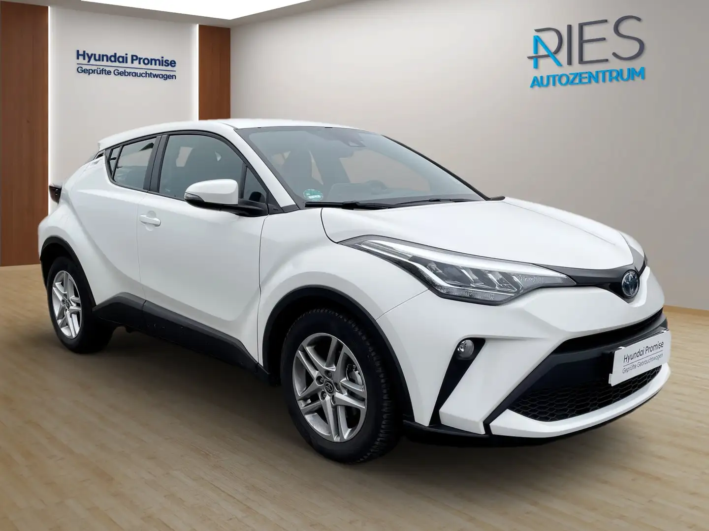 Toyota C-HR 1.8 Flow KlimaA*LED*Navi*SoundSys*2xKlima Weiß - 2
