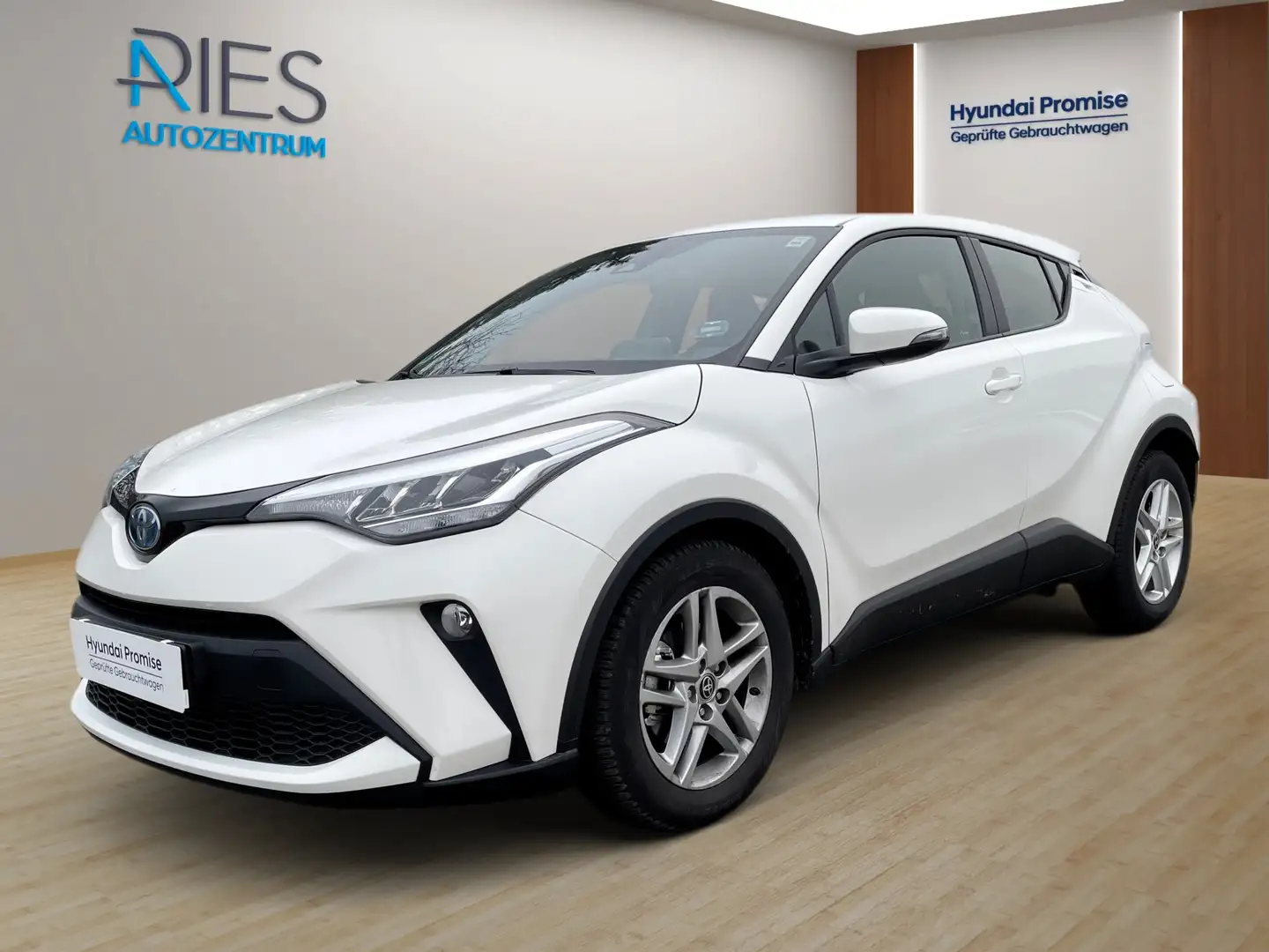 Toyota C-HR 1.8 Flow KlimaA*LED*Navi*SoundSys*2xKlima Weiß - 1