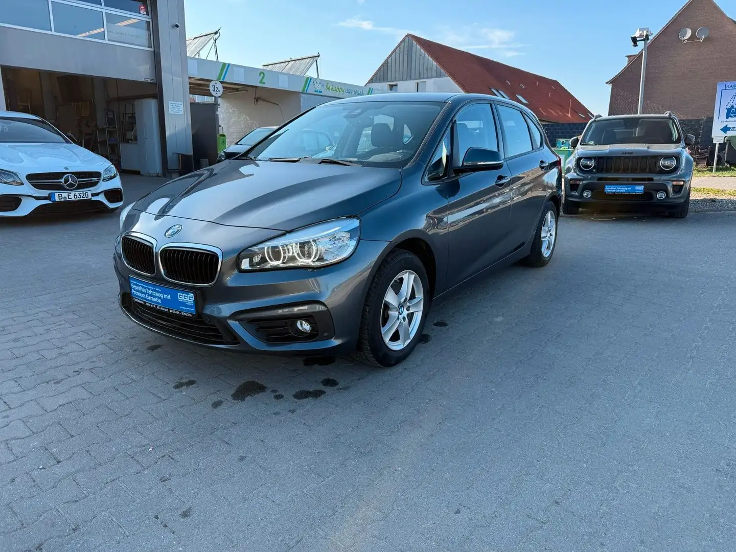 BMW 220 i Active Tourer*SCHECKHEFT*PDC*AHK*AUTOMATIK Серый - 1