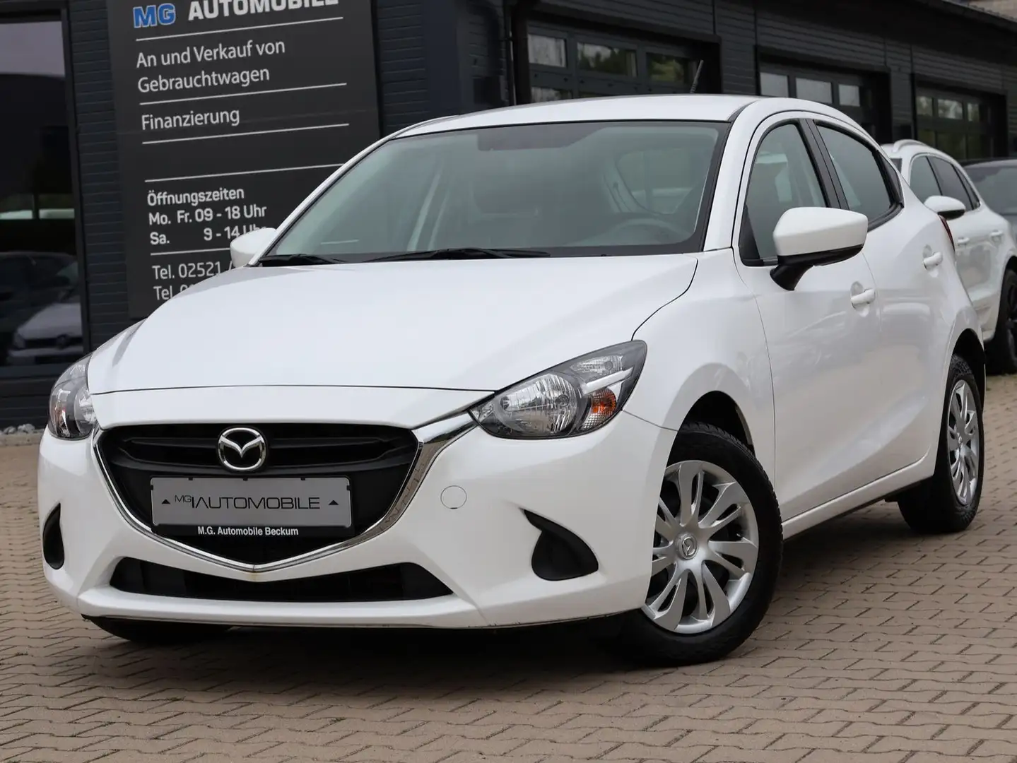 Mazda 2 Lim. 1.5 SKYACTIV-G Prime-Line - 58.950 KM Wit - 1