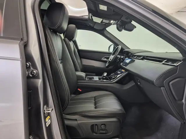 Land Rover Range Rover Velar view 11