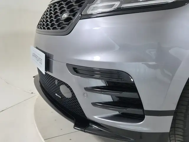 Land Rover Range Rover Velar view 8