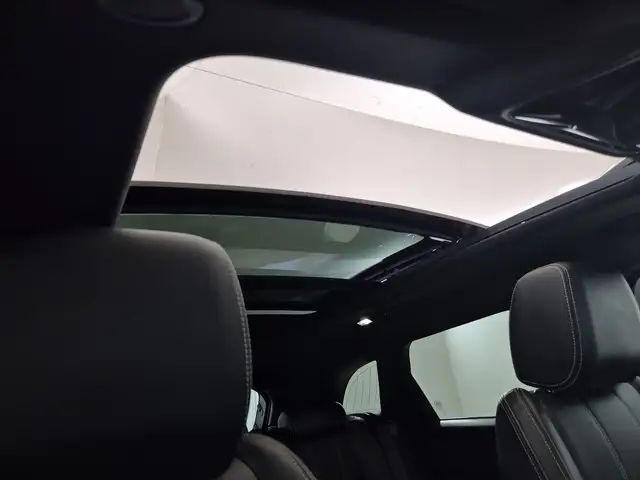 Land Rover Range Rover Velar view 12