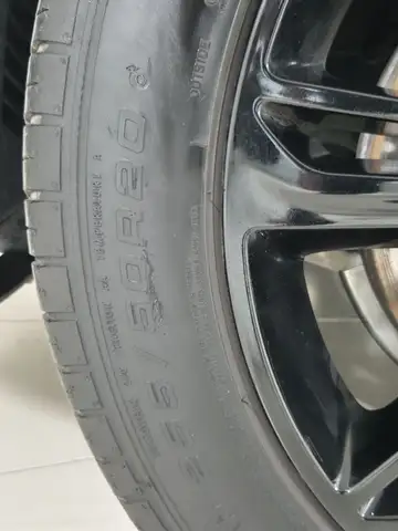Land Rover Range Rover Velar view 9