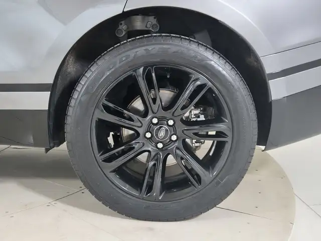 Land Rover Range Rover Velar view 10