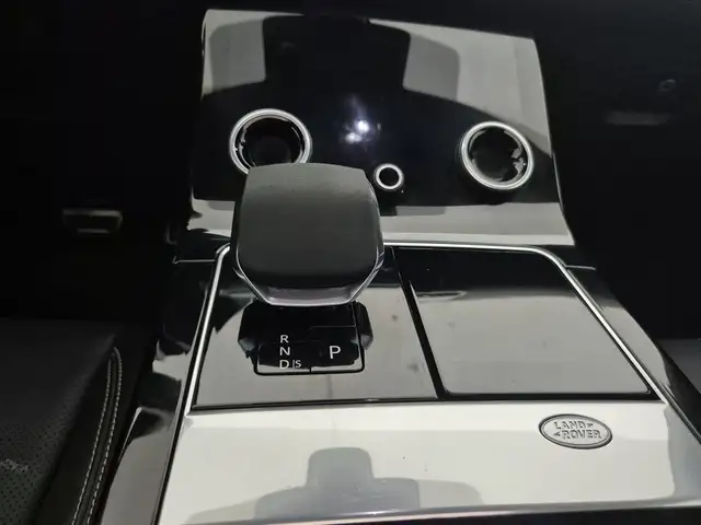 Land Rover Range Rover Velar view 14