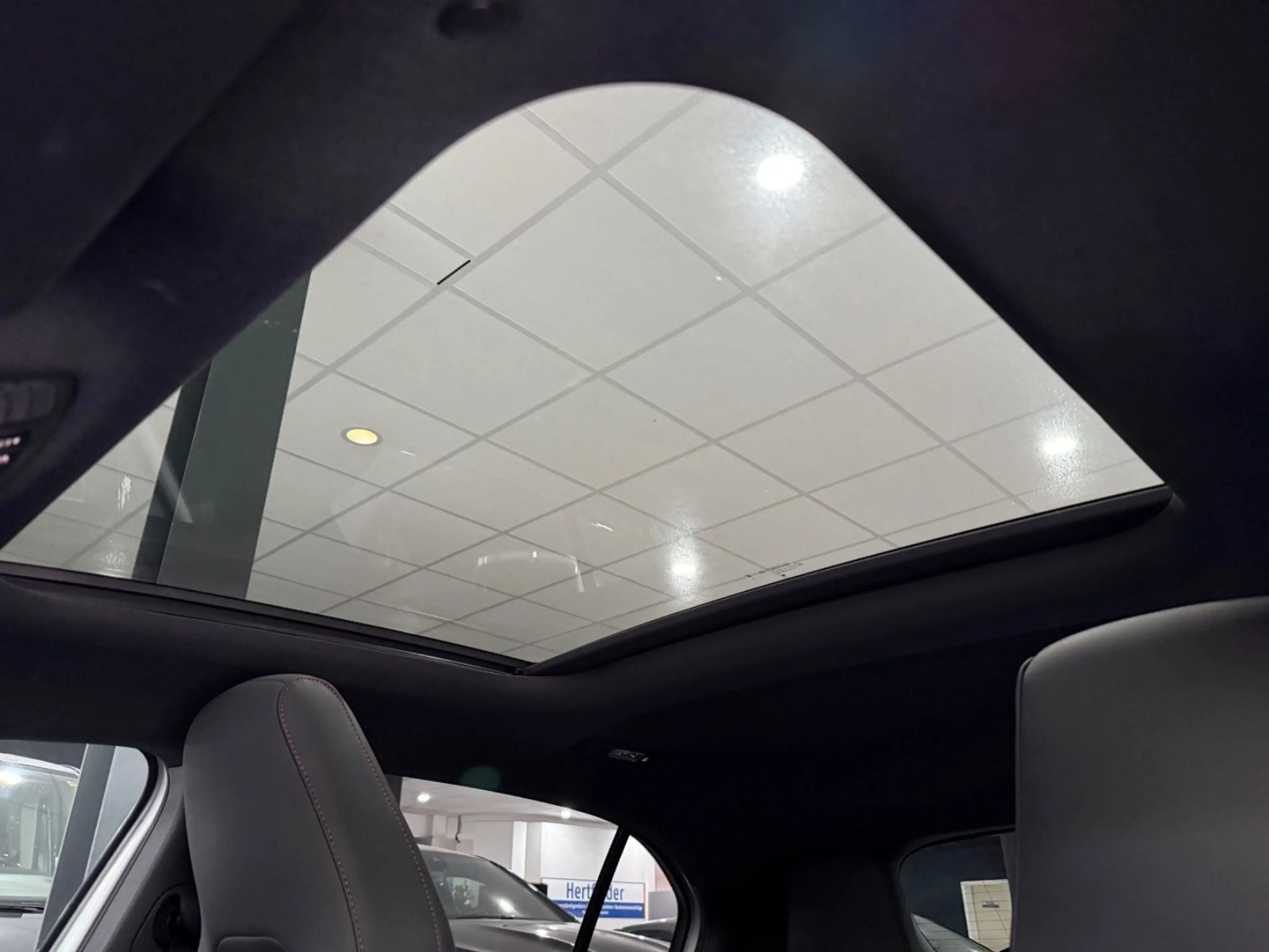 Mercedes-Benz A 250 e*AMG*PANO*MEMORY*HEADUP*360*MBEAM*KEYLESS* — photo 11