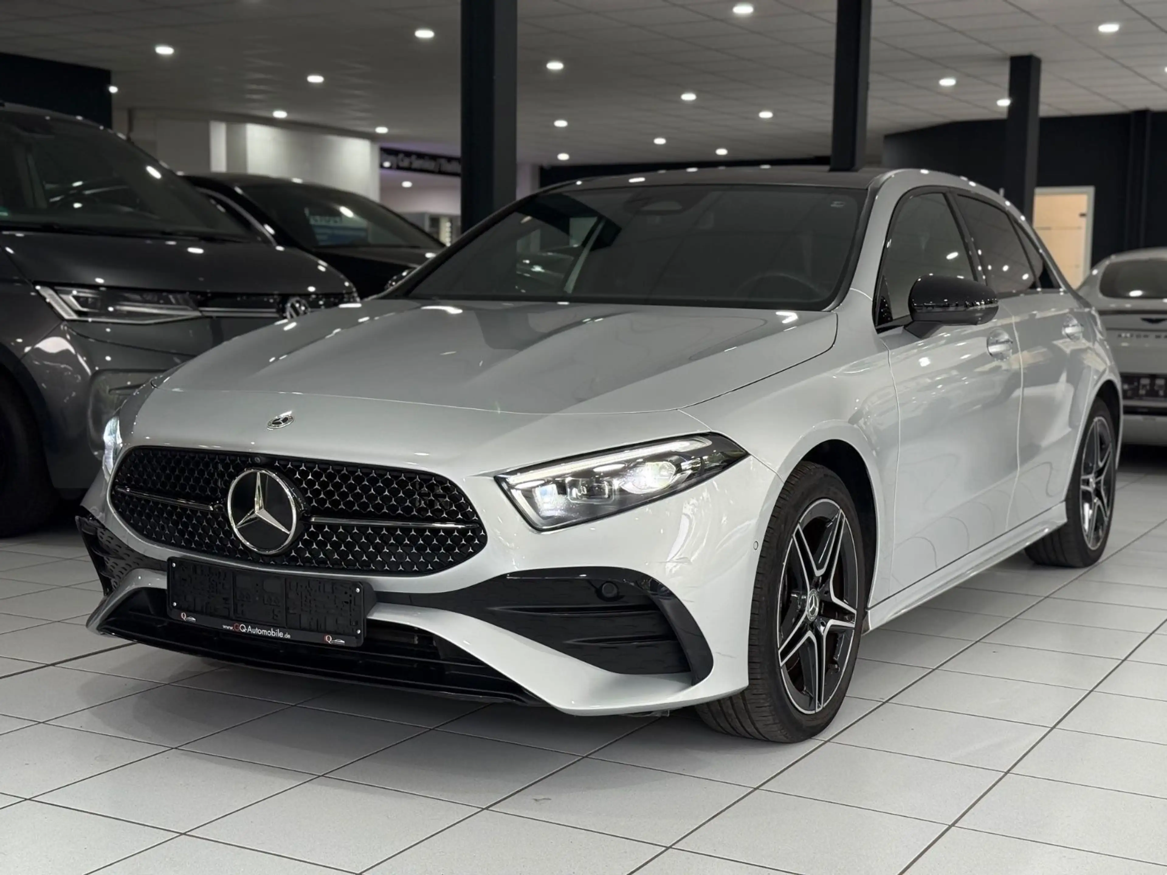 Mercedes-Benz A 250 e*AMG*PANO*MEMORY*HEADUP*360*MBEAM*KEYLESS*