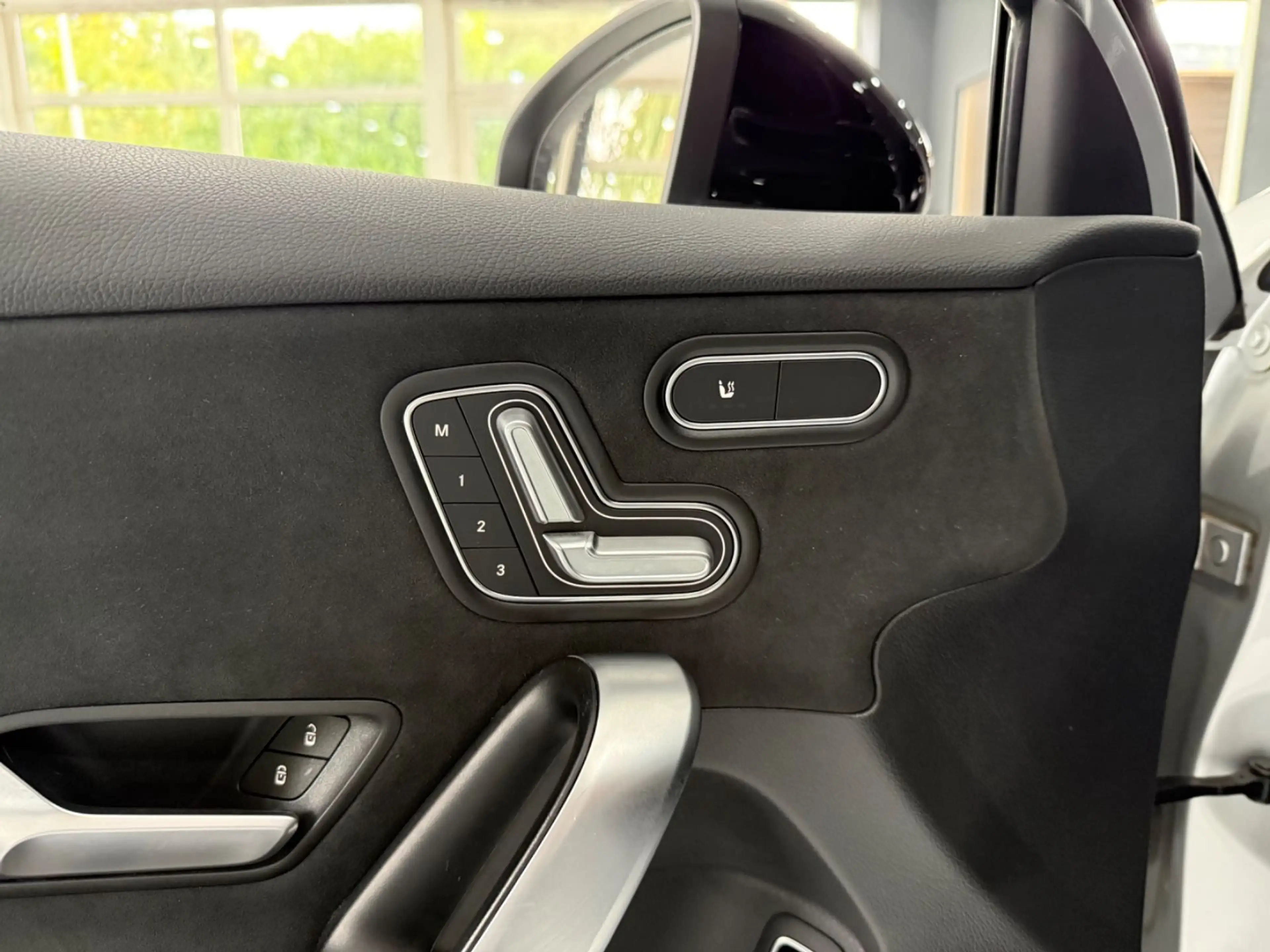 Mercedes-Benz A 250 e*AMG*PANO*MEMORY*HEADUP*360*MBEAM*KEYLESS* — photo 13