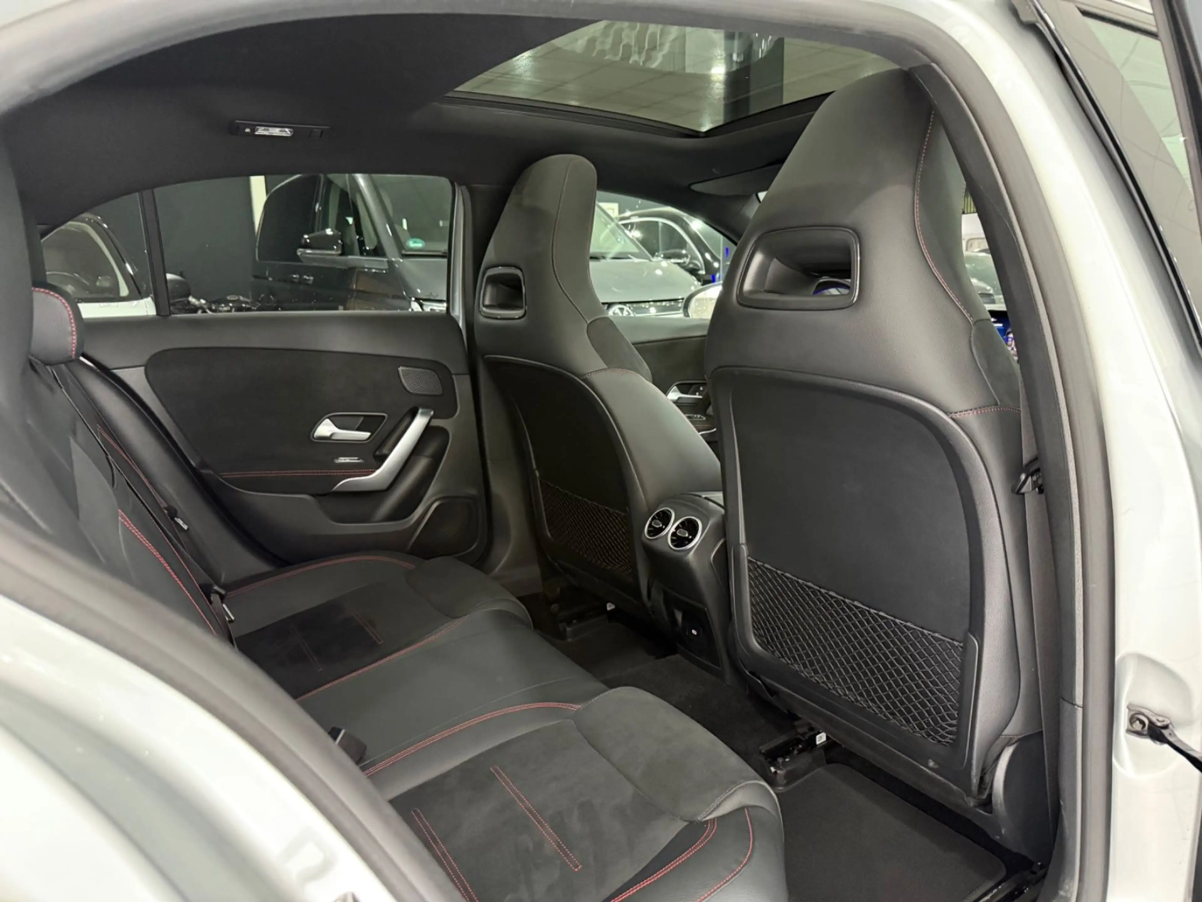 Mercedes-Benz A 250 e*AMG*PANO*MEMORY*HEADUP*360*MBEAM*KEYLESS* — photo 9