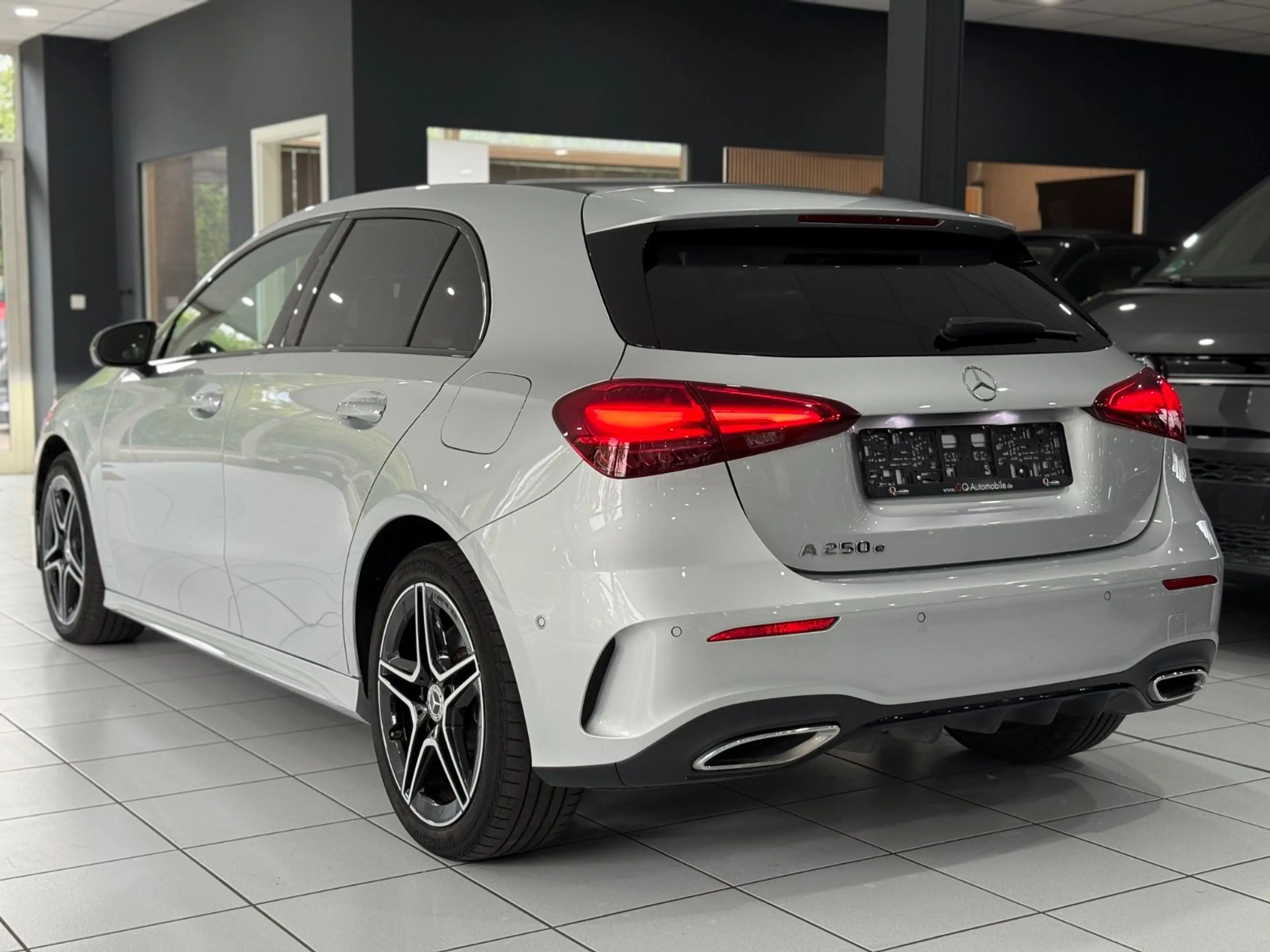 Mercedes-Benz A 250 e*AMG*PANO*MEMORY*HEADUP*360*MBEAM*KEYLESS* — photo 3