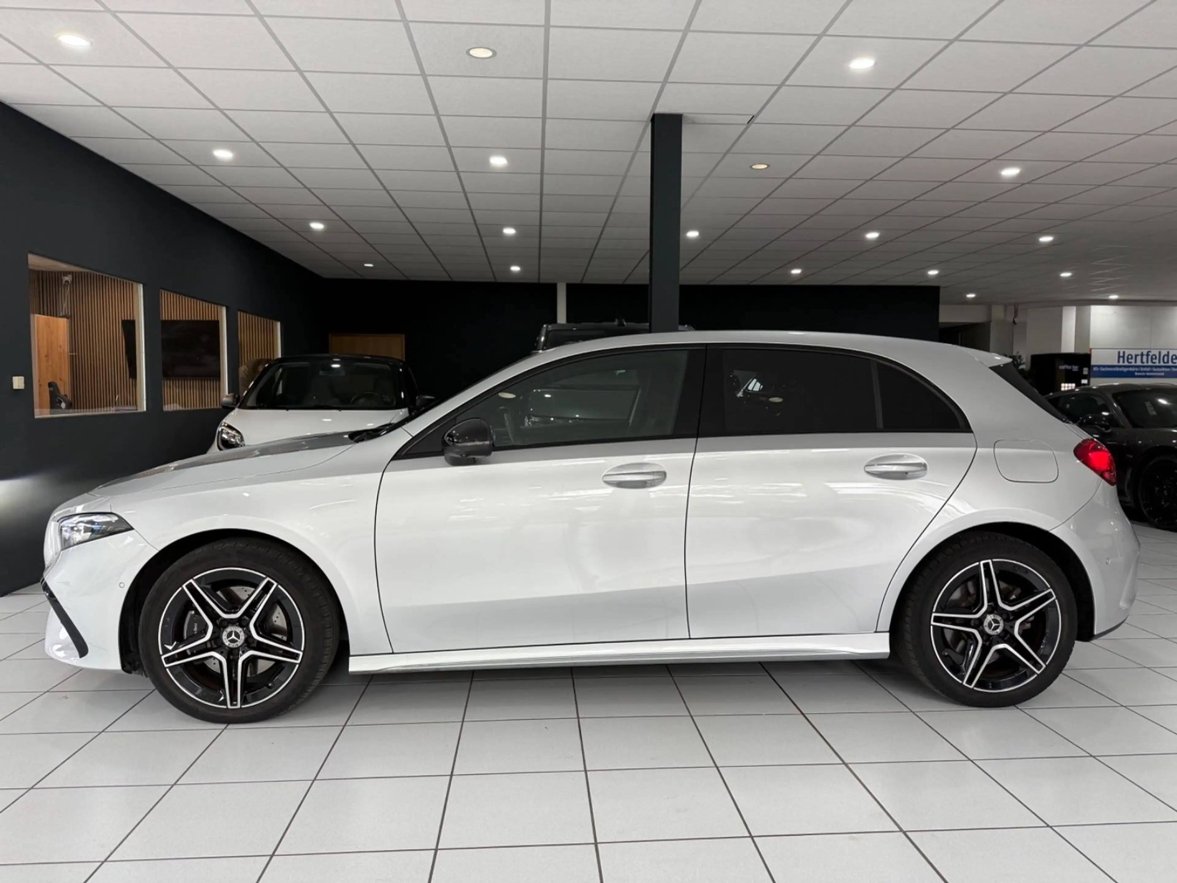 Mercedes-Benz A 250 e*AMG*PANO*MEMORY*HEADUP*360*MBEAM*KEYLESS* — photo 2