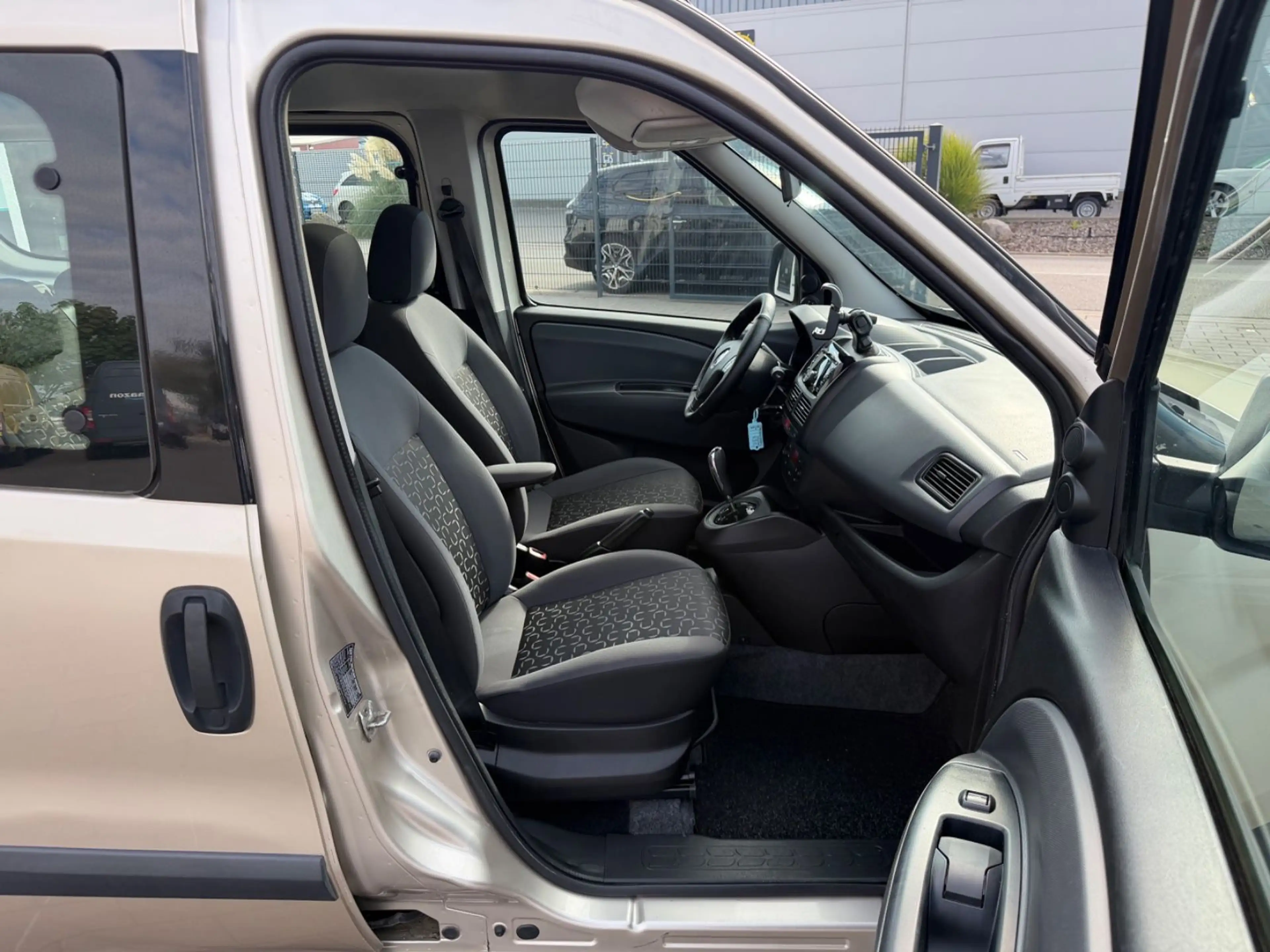 Fiat Doblo Dynamic*HOCHDACH*ROLLSTUHL*1.HAND*KLIMA* — photo 13